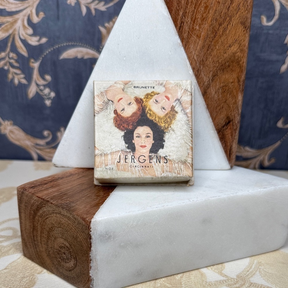 Vintage Jergens Varga Powder Box in Brunette